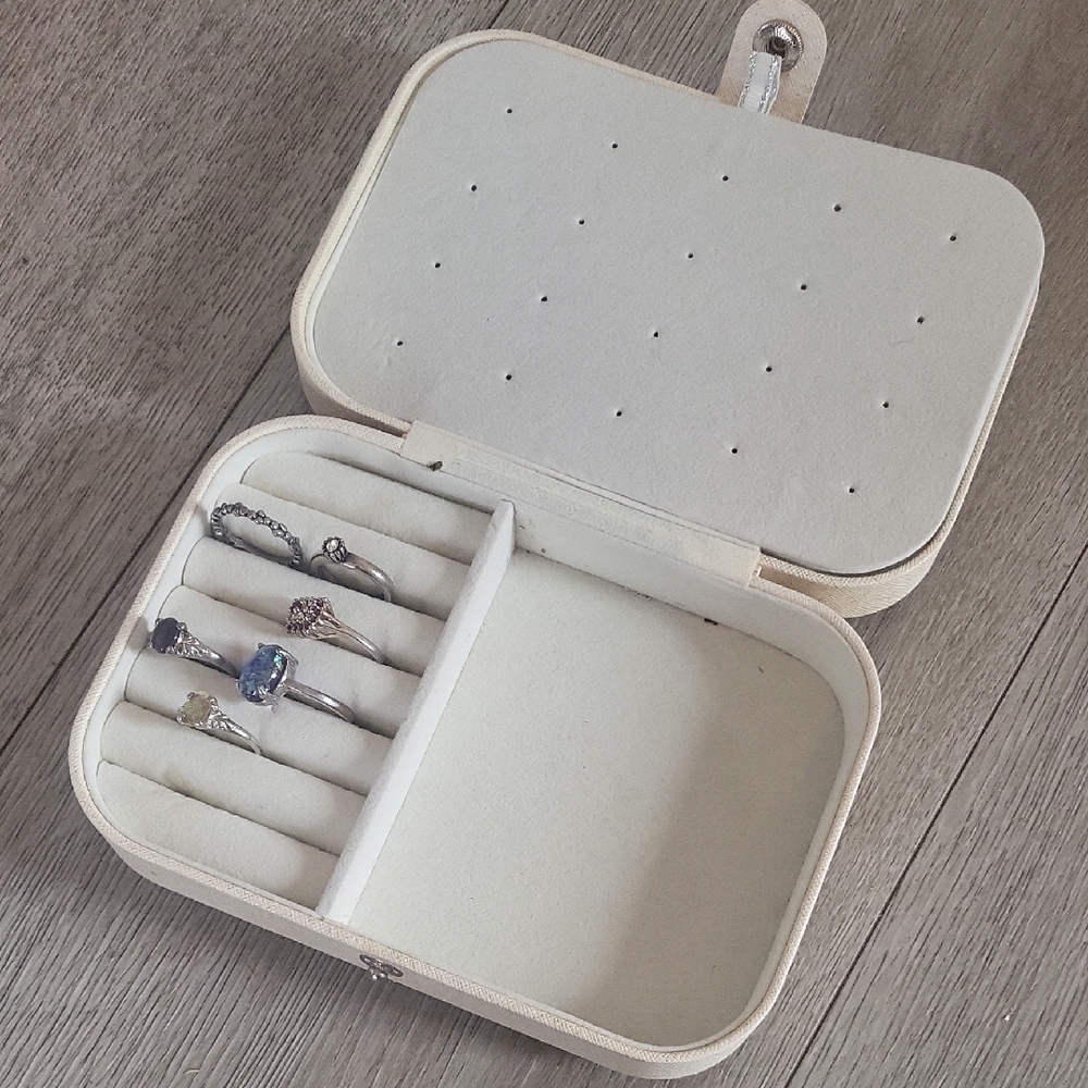 Elegant Cream Jewelry Box with Rings
